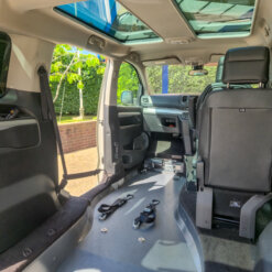Alternative view of Peugeot Traveller Lioness Compact UpFront Allure 2.0 BlueHDI 180ps [PO4196]